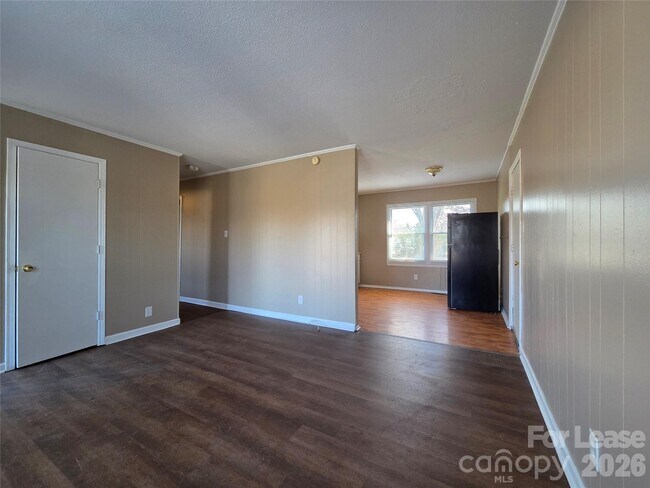 Building Photo - 743 Clarinda St