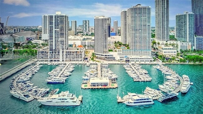 Primary Photo - 555 NE 15th St