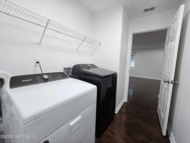 Building Photo - 9124 Adams Ave