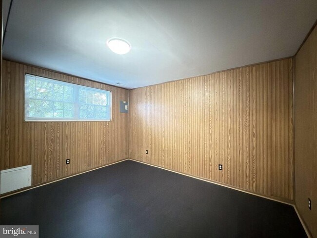Building Photo - 23 Valley Crossing Cir