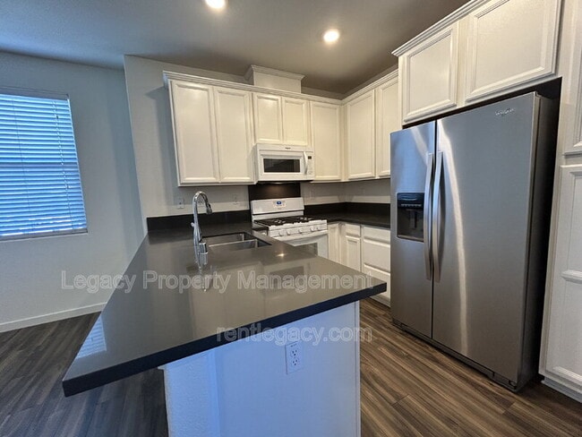 Building Photo - 3998 E Commerce Way