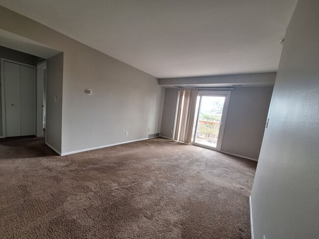 Building Photo - Prime located Condo!