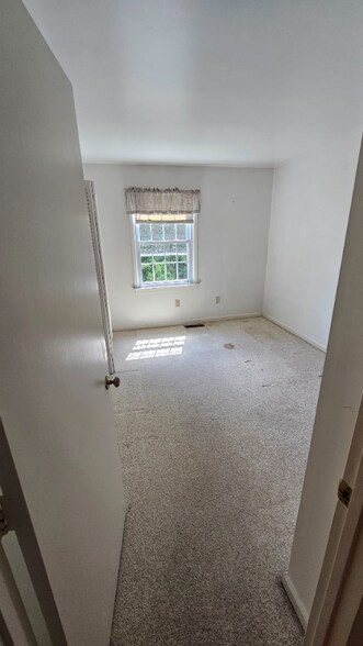Building Photo - 118 Camelot Ct