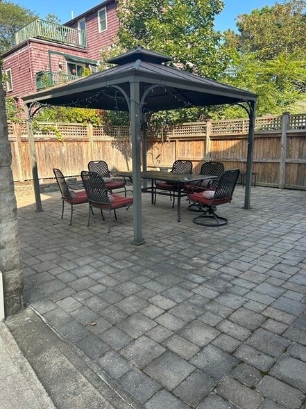 Building Photo - 12 Grant St