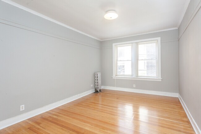 Building Photo - 2212 E 70th St