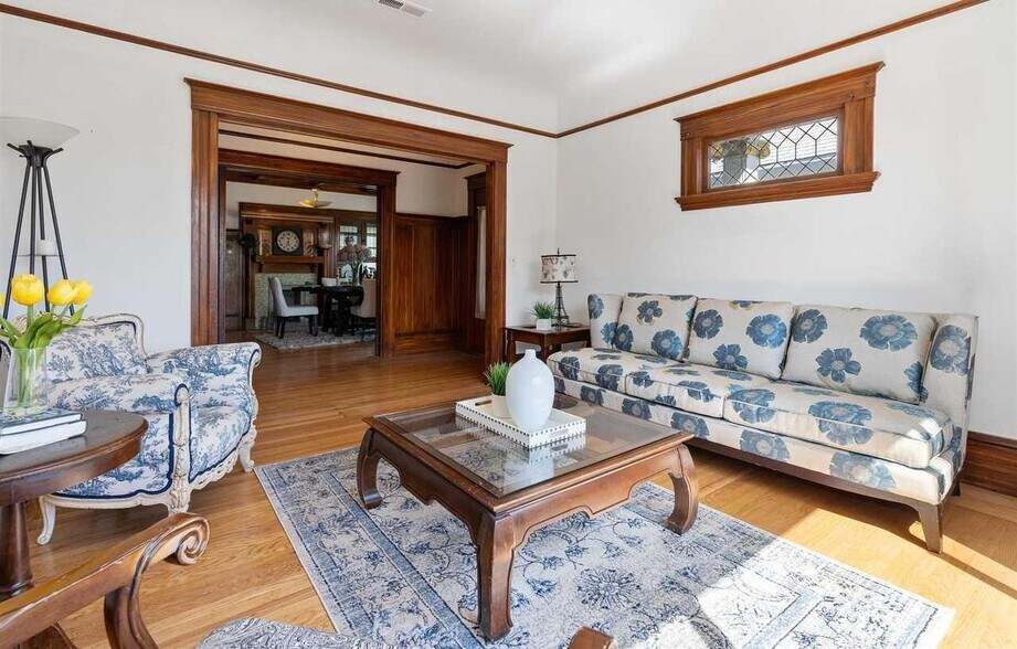 Building Photo - 4076 Santa Rita St