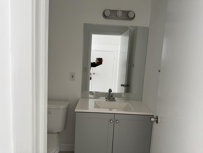 Building Photo - 1403 Wharf Ln