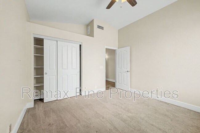 Building Photo - 9118 E Topeka Dr