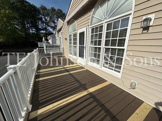 Building Photo - Spacious 3BR Home with Vaulted Ceilings, Gas Logs & Two Car Garage in Winston-Salem