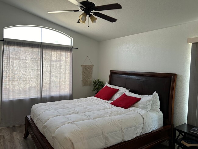 Building Photo - Fully furnished Spring Valley home