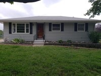 Building Photo - 3 bed 2 bath Newly Remodeled