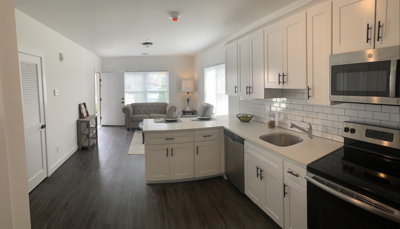 Kitchen/LR - 68 Park Ave