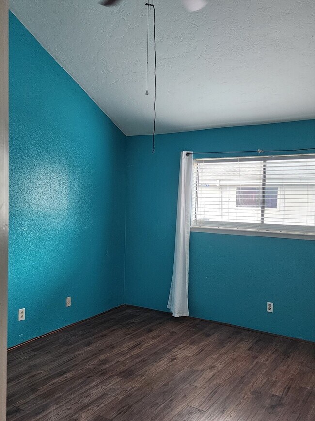 Building Photo - 10811 Richmond Ave.