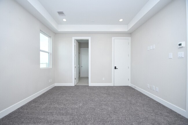 Building Photo - 5904 Gardendale Dr