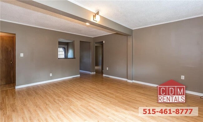 Building Photo - Cozy DSM Home near Merle Hay