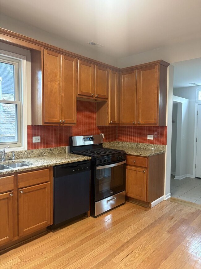 Building Photo - 6834 S Dorchester Ave