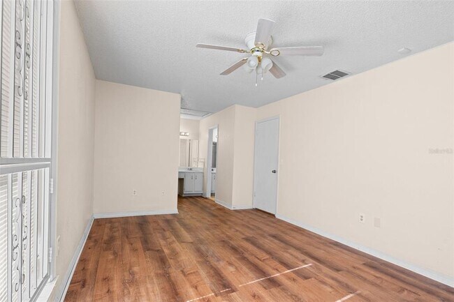 Building Photo - 652 St Johns Ct