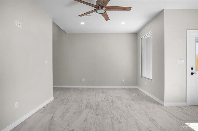 Building Photo - 2204 Corales St