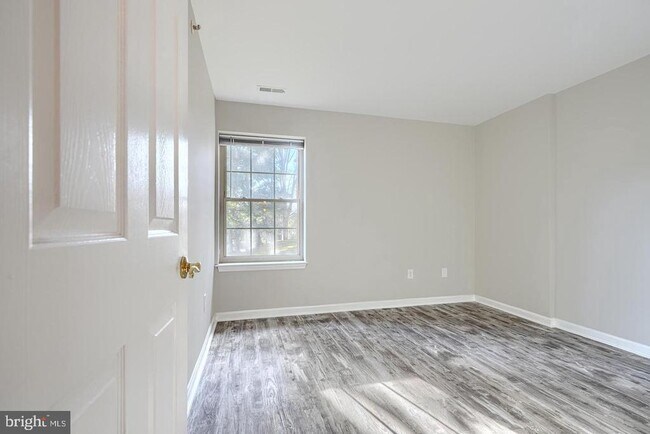 Building Photo - 201 Star Pointe Ct