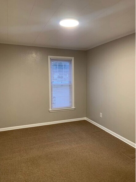 Building Photo - 818 Highland Ave