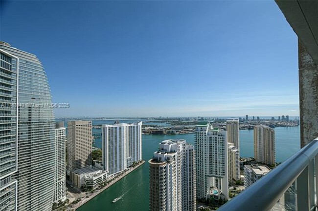 Building Photo - 495 Brickell Ave