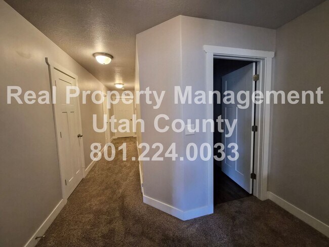 Building Photo - Townhome in Eagle Mountain
