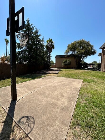 Building Photo - Lincoln Pointe Apartments