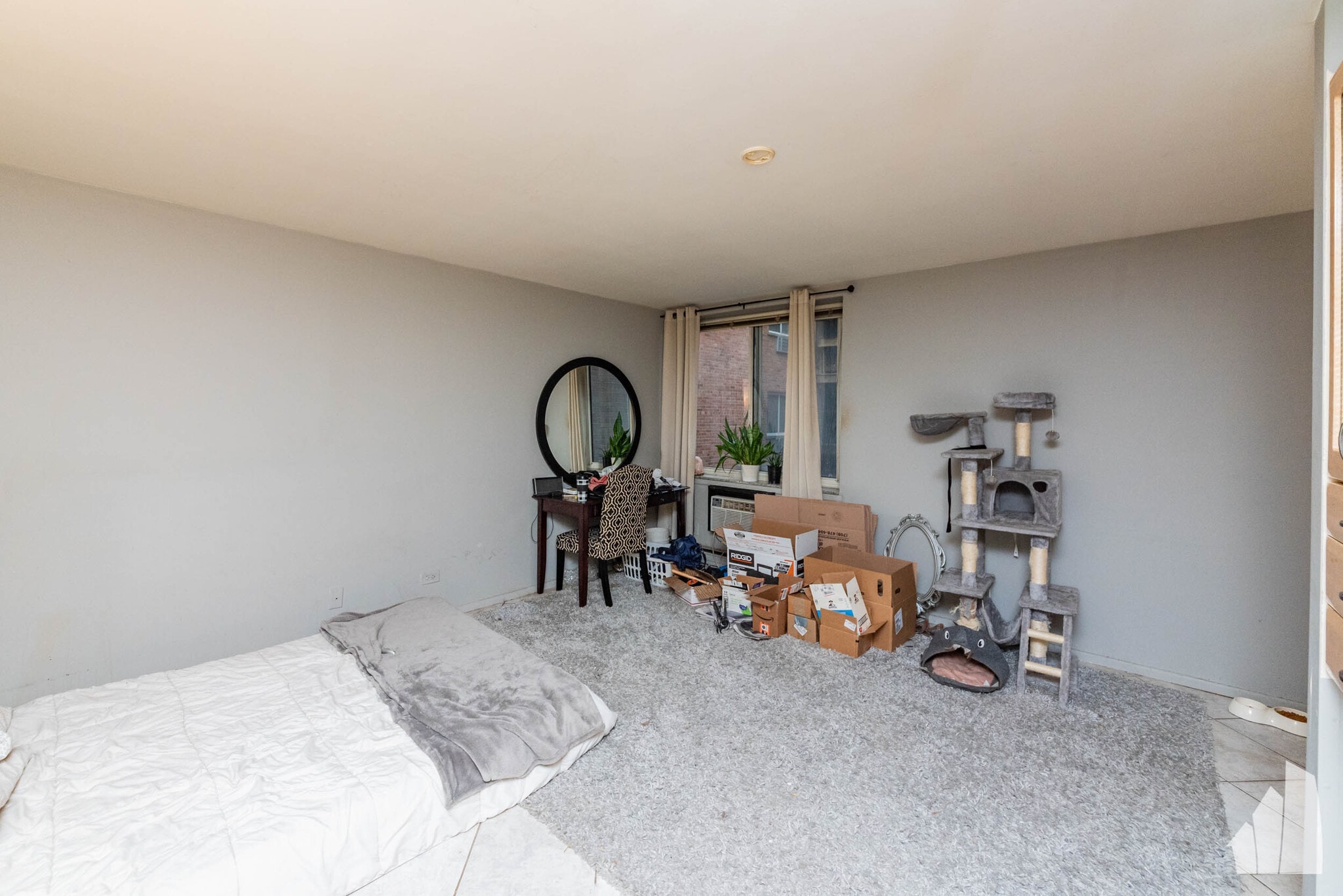 Building Photo - 3825 N Pine Grove Ave