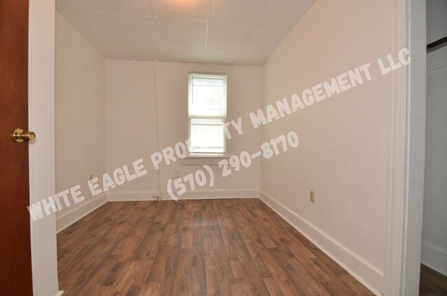 Building Photo - 208 Olyphant Ct
