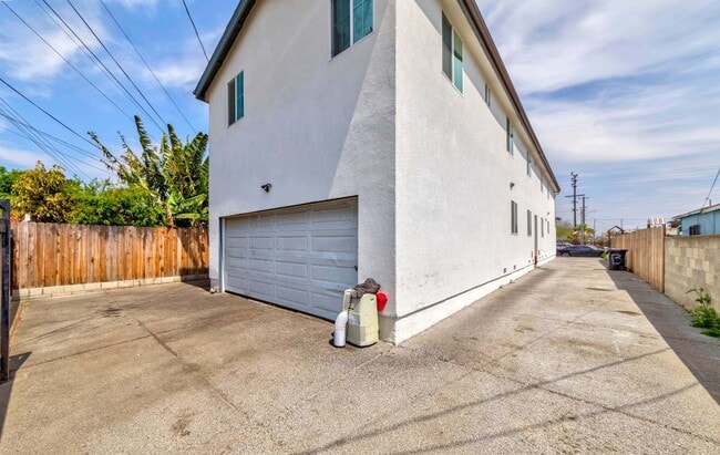 Building Photo - 8711 McKinley Pl
