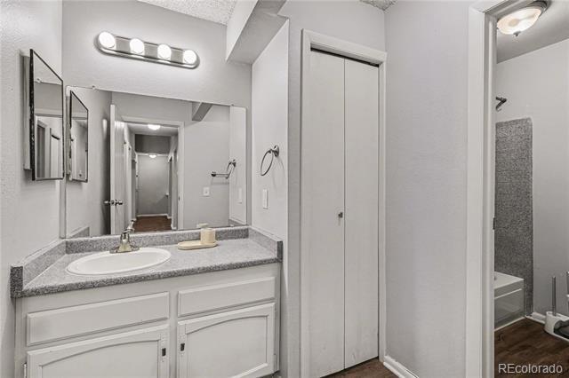 Building Photo - 14467 E 1st Dr