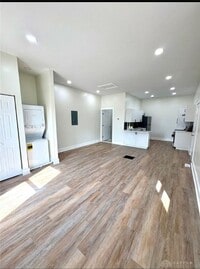 Building Photo - Completely updated bungalow in Historic So...