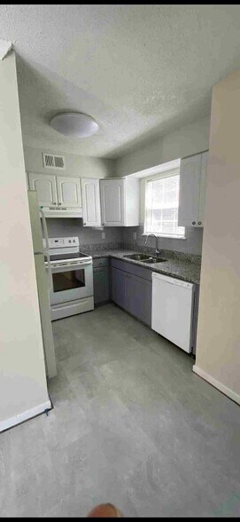 Building Photo - 124 Luden Dr