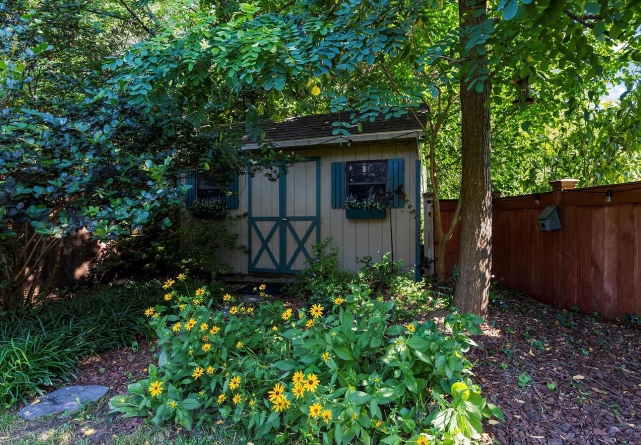 Building Photo - 20 Windwhisper Ln