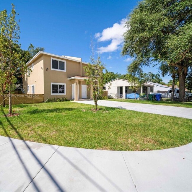 Primary Photo - 1391 NW 38th St