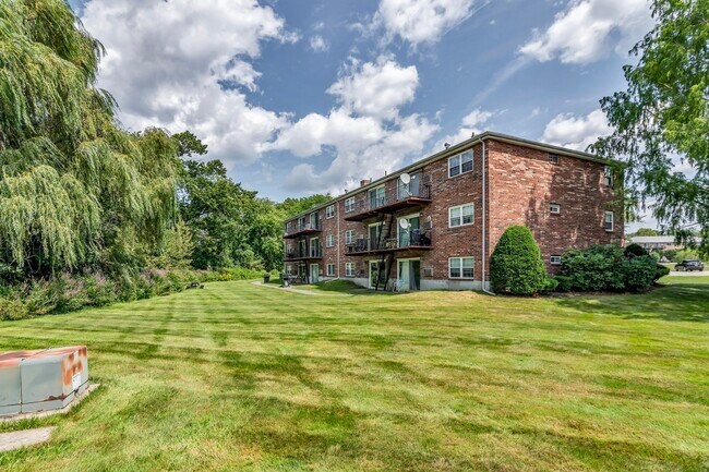 Building Photo - 55 Fernview Ave