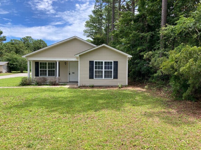Building Photo - Three Bedroom, Two Bath House on Masonboro Loop