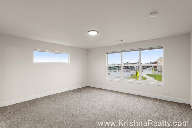 Building Photo - 4227 SE Reed Dr