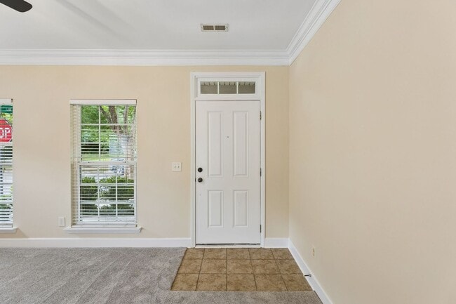 Building Photo - Beautifully maintained 3-bedroom, 2-bath townhome in Nashville’s highly desirable Lennox Village