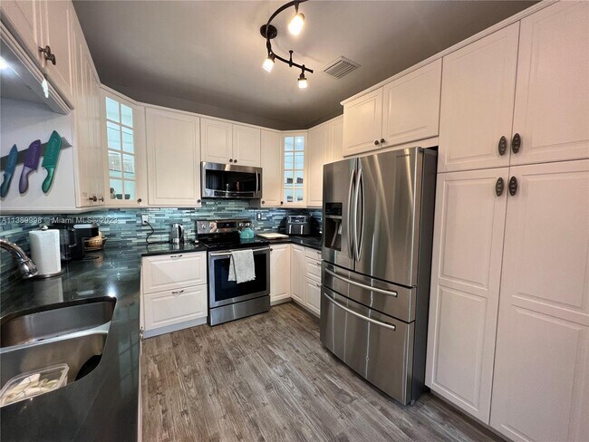 Building Photo - 1140 Cliffrose St