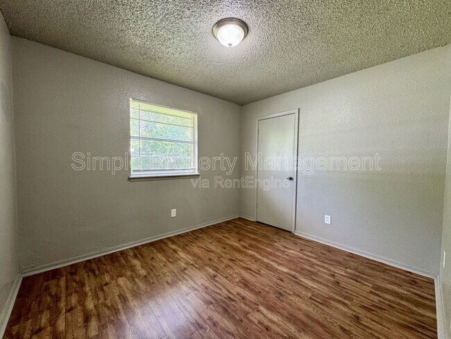 Building Photo - 4717 Creekwood Dr