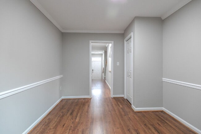 Building Photo - 1043 Downing Ct