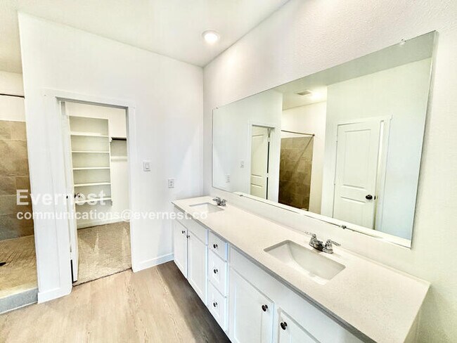 Building Photo - 1353 Rockwell Dr