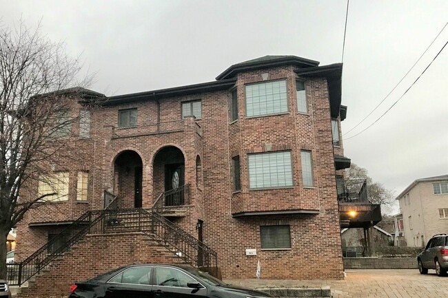 Building Photo - 20 E Edsall Blvd