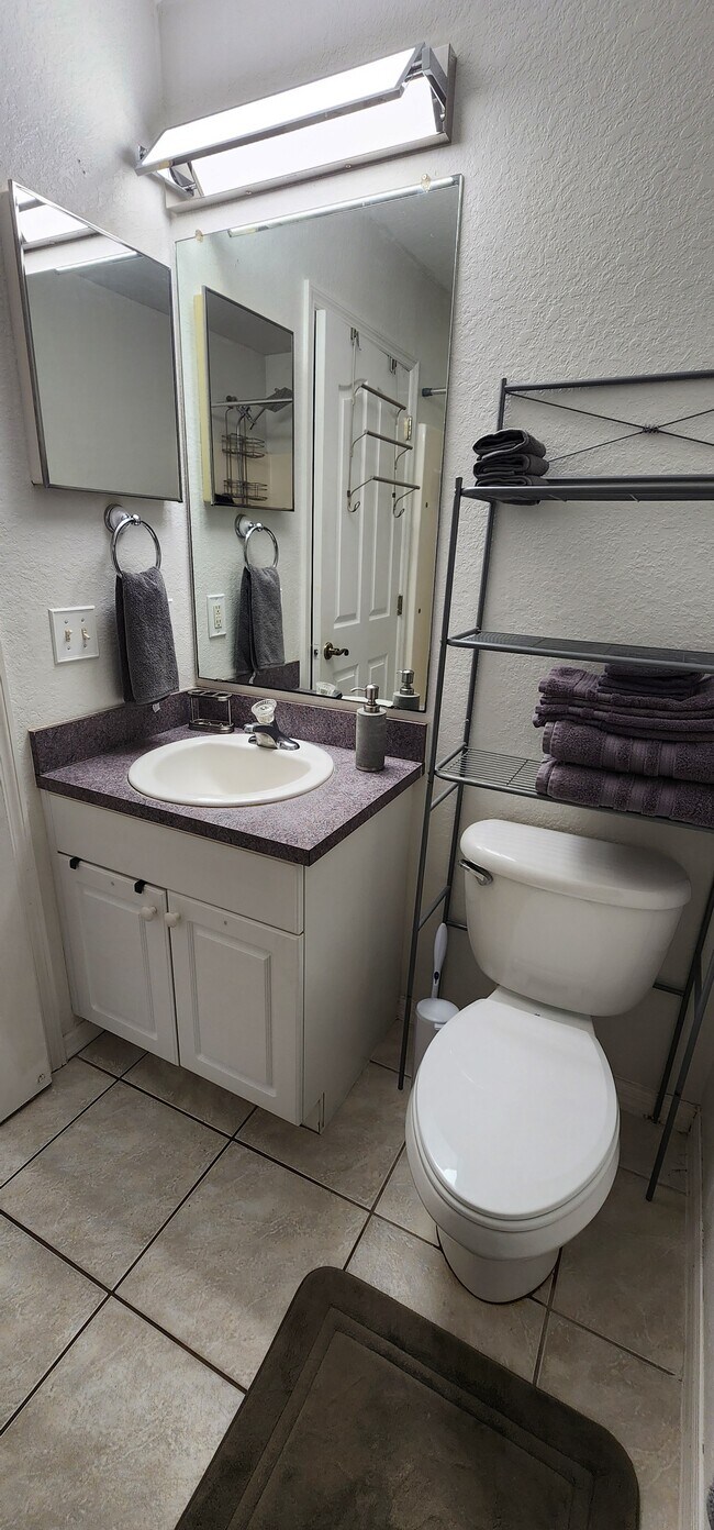 Building Photo - Pink 45th