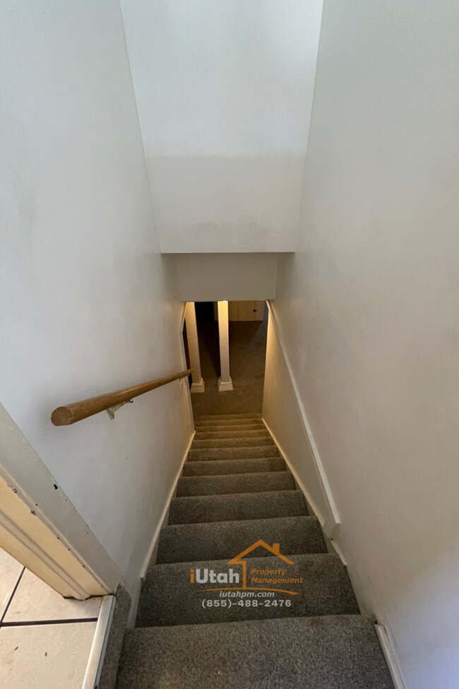 Building Photo - 4 bdrm 2 bth Home