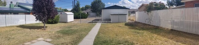 Building Photo - Centrally located 3 Bedroom 1 3/4 Bath wit...