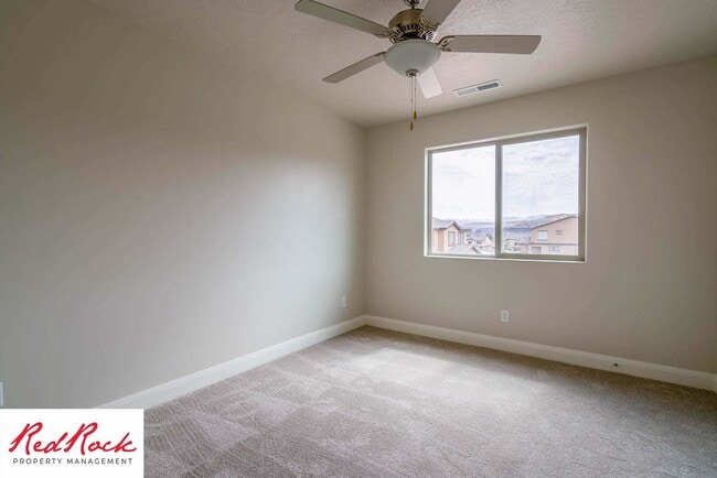 Building Photo - Beautiful Townhome in Hurricane Heights!