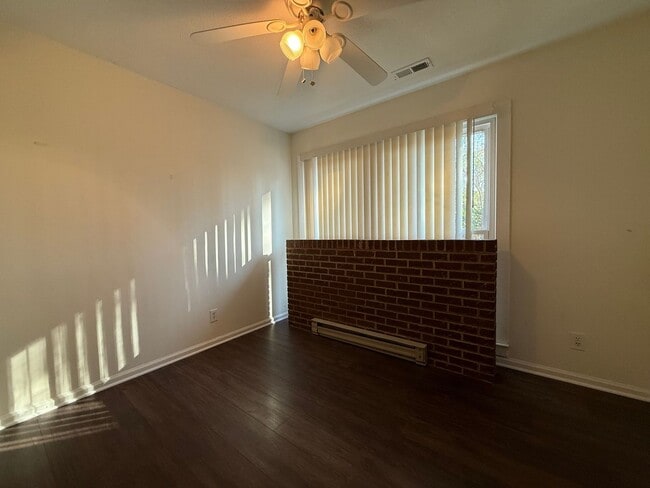 Building Photo - 3 Bedroom/1 Bath home for rent