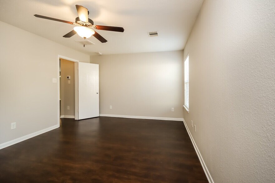 Building Photo - 16626 Cheshire Grove Ln